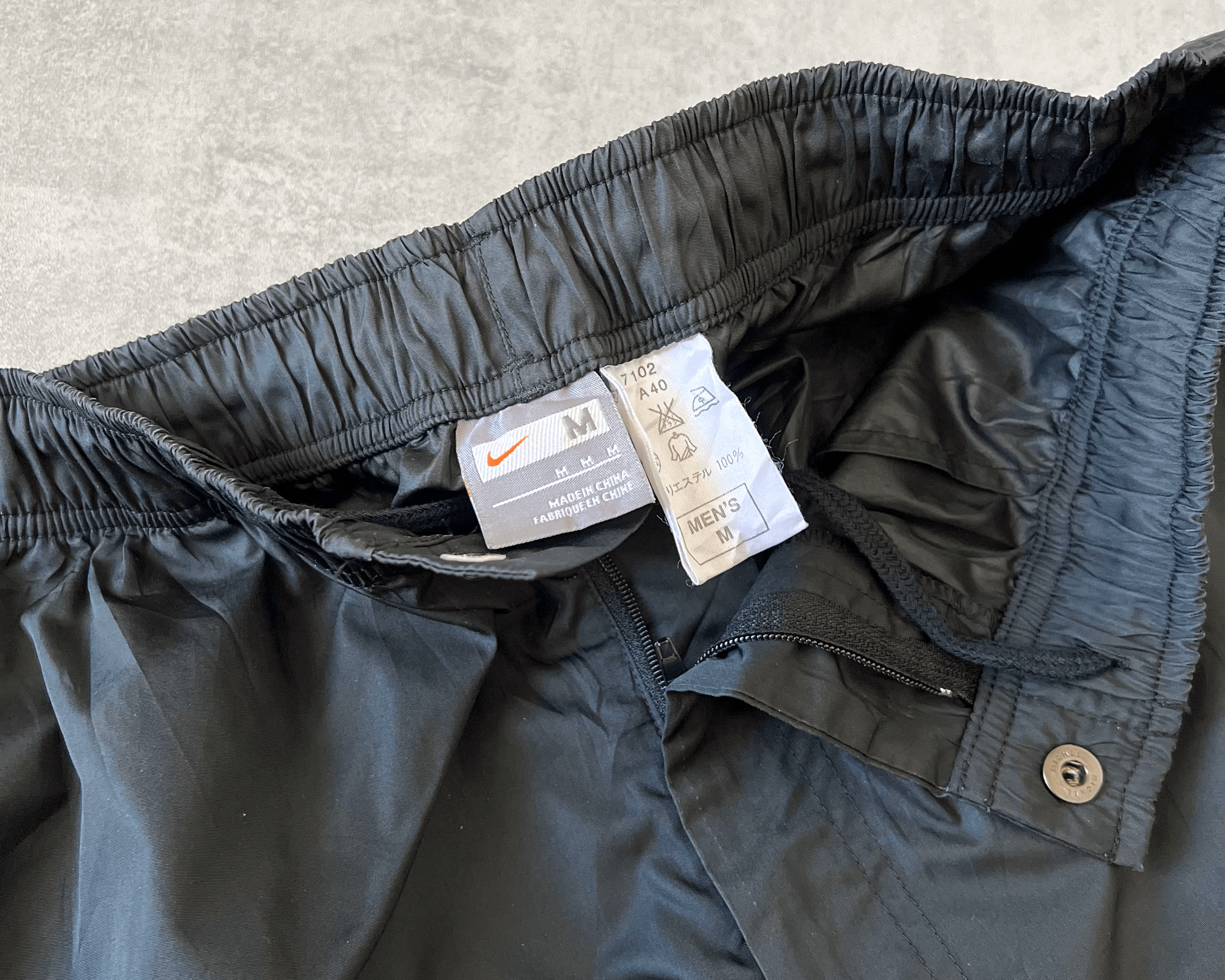 Nike 2000s track pants (M)