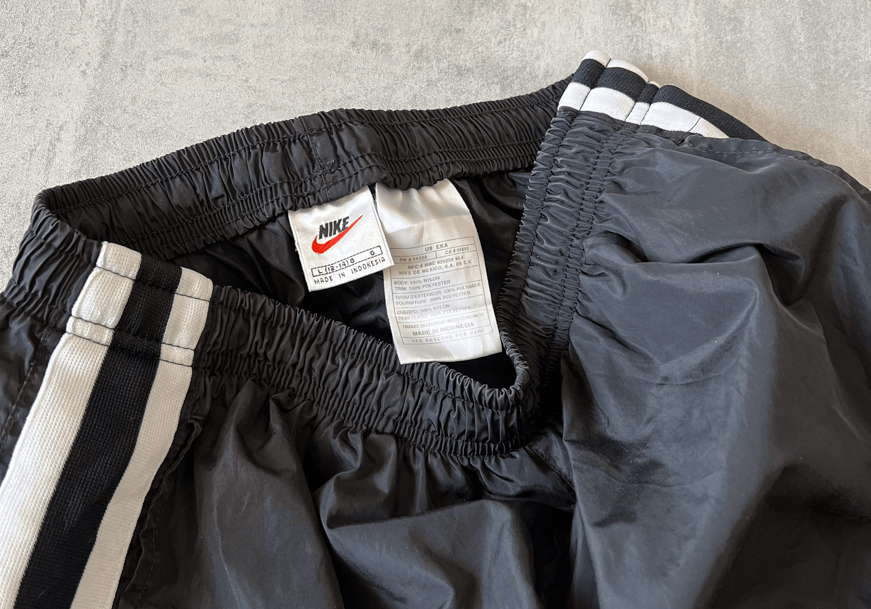 Nike RARE 1990s trackpants (L)