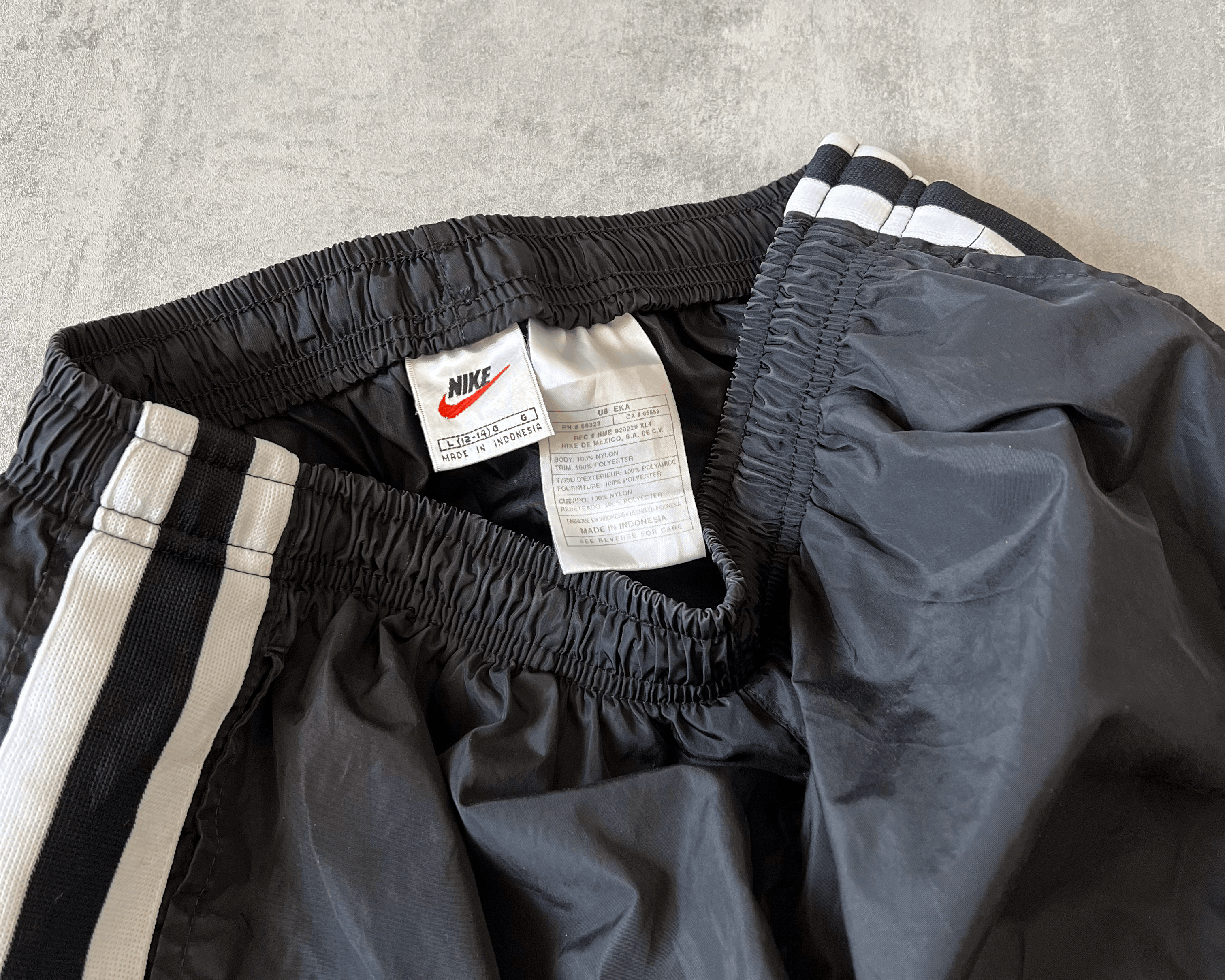 Nike RARE 1990s track pants (L)